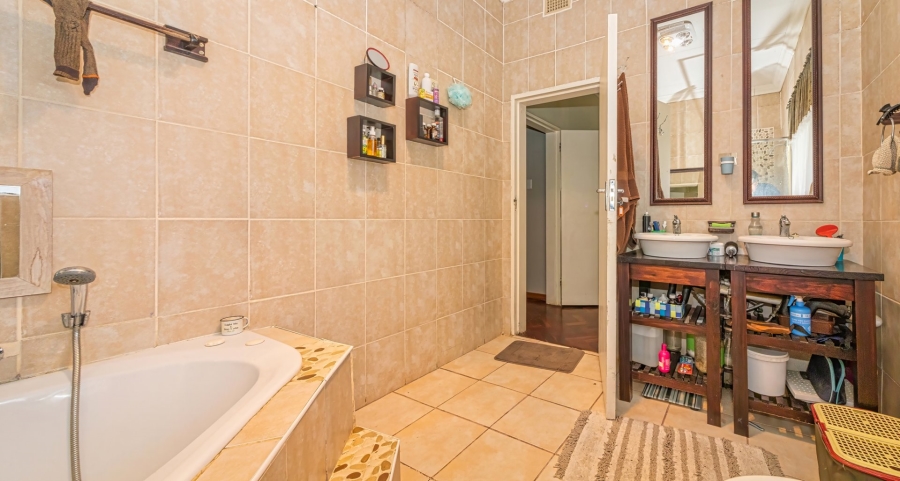 4 Bedroom Property for Sale in Wilgenhof Free State